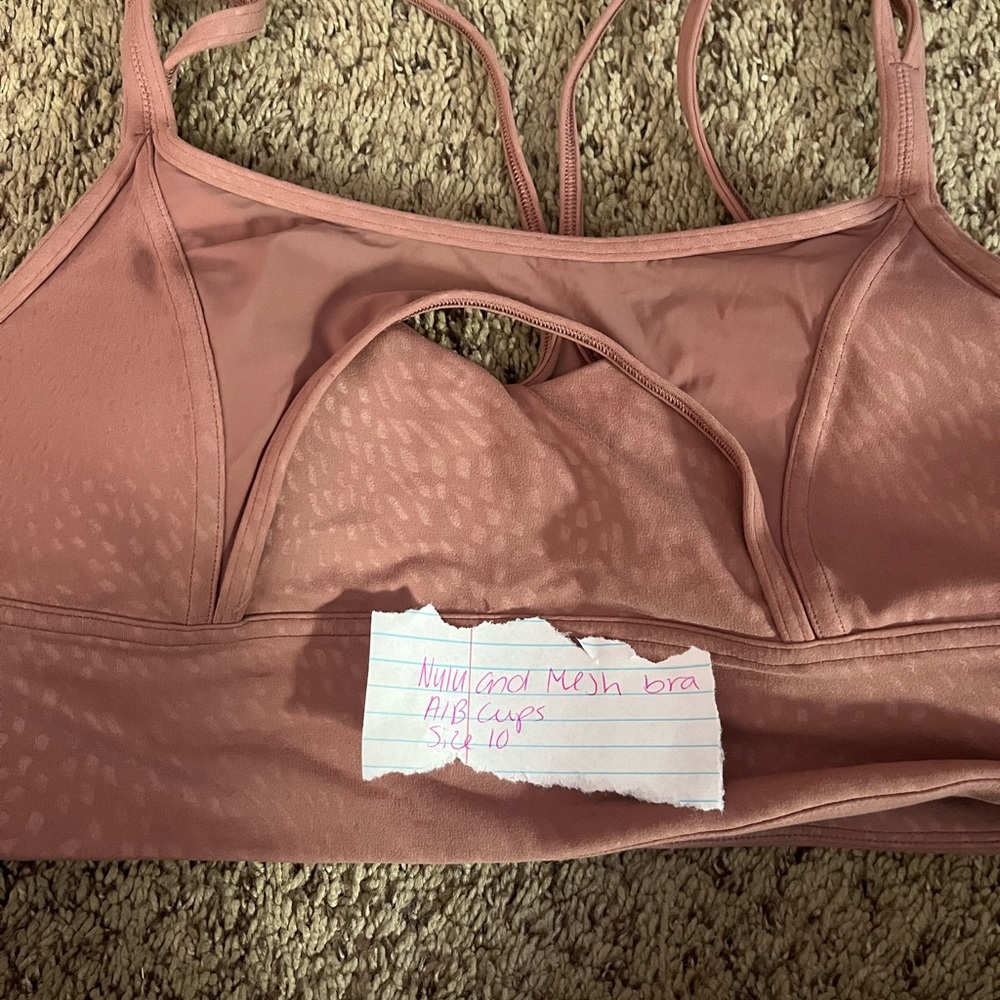 Lululemon sports bra